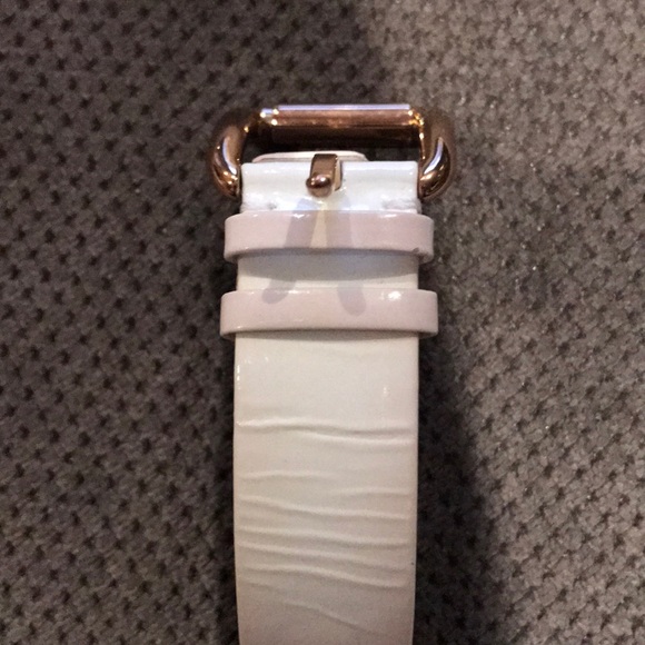 White and rose gold Marc Jacobs watch - Picture 3 of 4